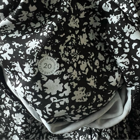 Lululemon Fast and Free High-Rise Tight in Venture Floral Alpine Size 20 - Picture 11 of 12